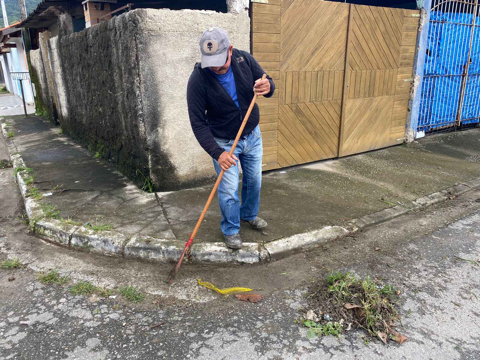 ‘Bairro a Bairro’ inicia serviços nas orlas da Martim de Sá e Centro em Caraguatatuba