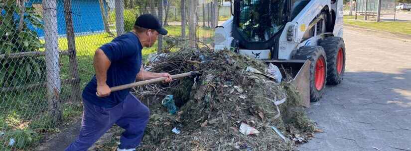 Ruas da Região Sul de Caraguatatuba recebem limpeza e roçada nesta quinta-feira