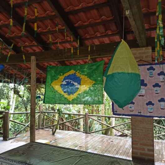 Em clima de Copa do Mundo, Casas de Acolhimento de Caraguá competem por melhores decorações