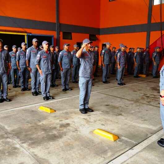 Prefeito de Caraguatatuba recepciona reforço do grupamento de Bombeiros para temporada 2022/2023