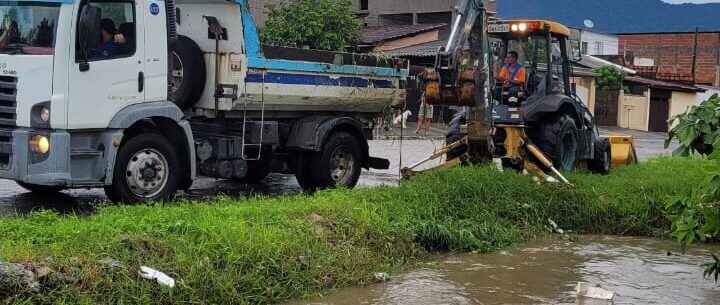 Prefeitura de Caraguatatuba trabalha na recuperação das vias após chuvas fortes