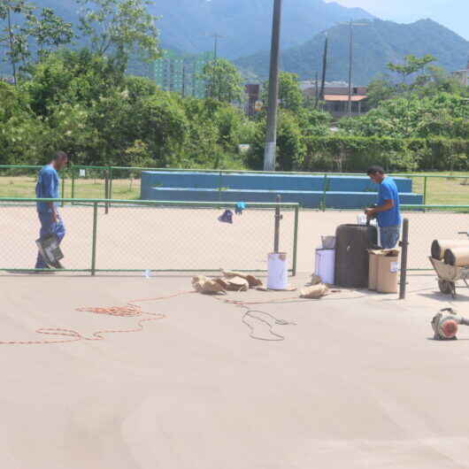 Prefeitura de Caraguatatuba revitaliza quadras de tênis do Centro Esportivo Ubaldo Gonçalves