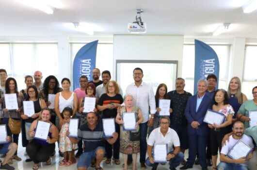 Moradores dos Núcleos Dona Jô e Jardim Atlântico recebem títulos e Prefeitura já soma 2.686 escrituras entregues desde 2017 Moradores dos Núcleos Dona Jô e Jardim Atlântico recebem títulos e Prefeitura já soma 2.686 escrituras entregues desde 2017