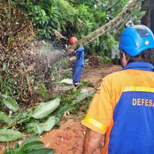 Prefeito de Caraguatatuba assina decreto que dá início ao Plano Preventivo da Defesa Civil