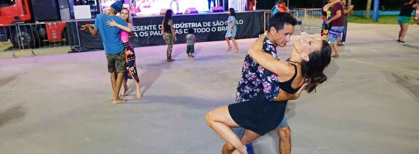 Trio Praiano encanta durante show na Unidade móvel de cultura do SESI no Travessão em Caraguatatuba