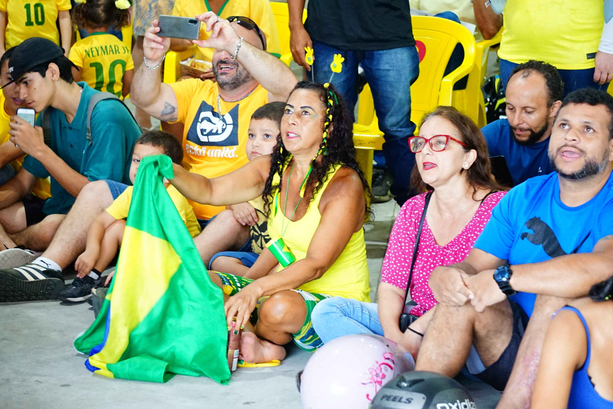 Prefeitura de Caraguatatuba reforça entrada solidária com entrega de roupa ou alimento na “Arena Caraguá em Copa”