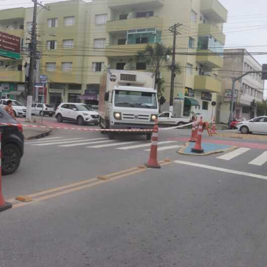 Prefeitura de Caraguatatuba modifica acesso à rotatória do Centro para quem circula pela Avenida Castelo Branco
