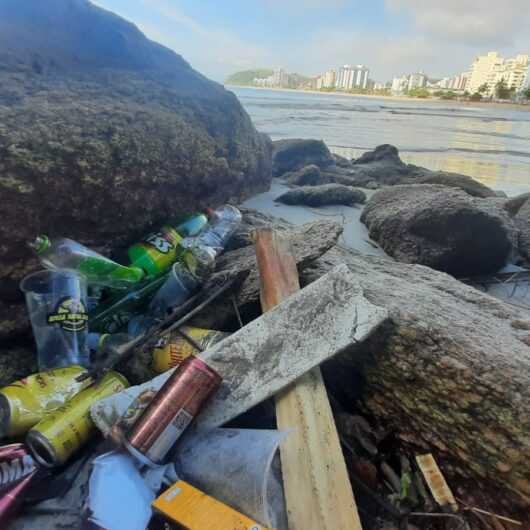 ‘Caraguá Feliz em Preservar’: mais de 430 kg de resíduos são recolhidos por equipe de limpeza de costeira