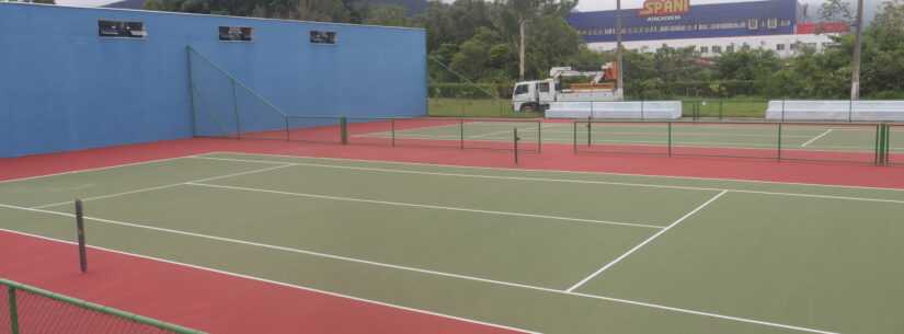 Prefeitura de Caraguatatuba reforma quadras de tênis do Centro Esportivo Ubaldo Gonçalves
