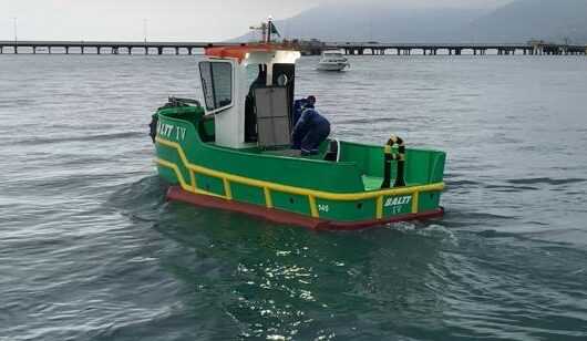 Prefeitura de Caraguatatuba segue com operação para desassorear o canal do Rio Juqueriquerê