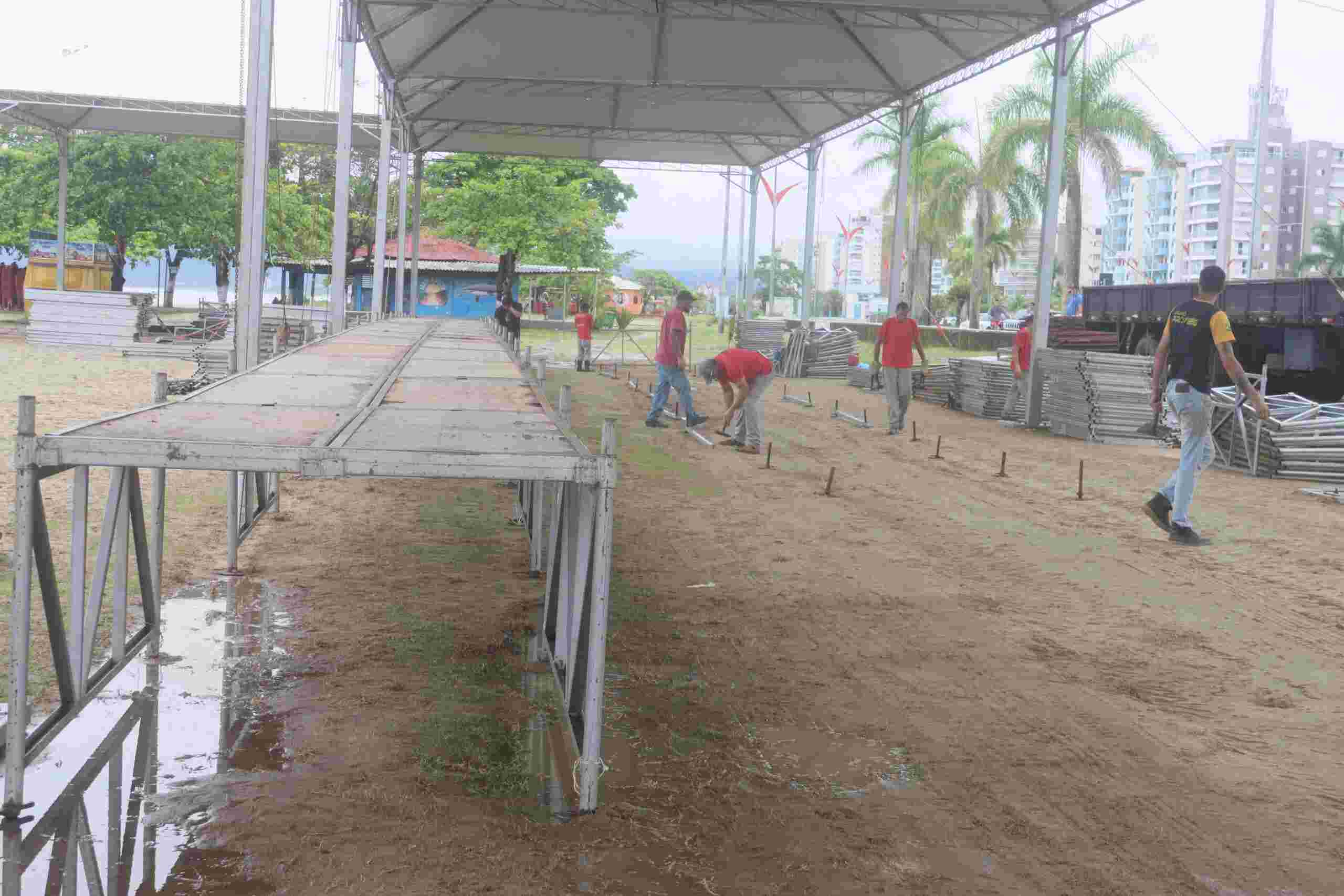 Arena de Esportes da Praia Central recebe redes de proteção