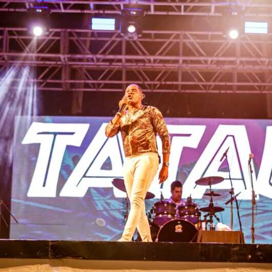 Tatau abre Caraguá Tá Show com toda energia do carnaval da Bahia