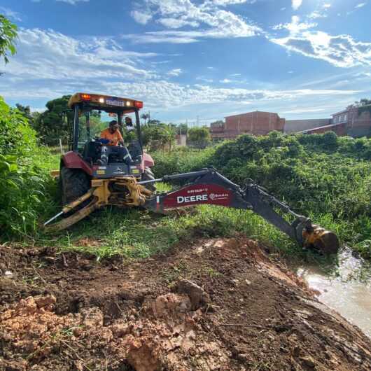 Prefeitura de Caraguatatuba continua instalação de novos tubos para melhorar drenagem nos bairros