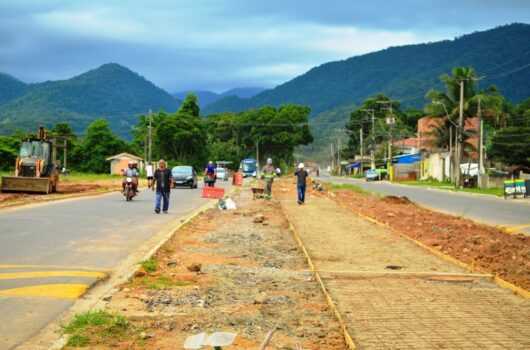 Caraguá em Obras: Prefeitura executa obras contra enchentes e de pavimentação nos bairros Perequê-Mirim e Pegorelli Caraguá em Obras: Prefeitura executa obras contra enchentes e de pavimentação nos bairros Perequê-Mirim e Pegorelli