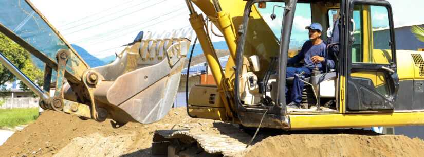 Prefeitura de Caraguatatuba inicia obras de pavimentação e drenagem em trechos do Balneário dos Golfinhos