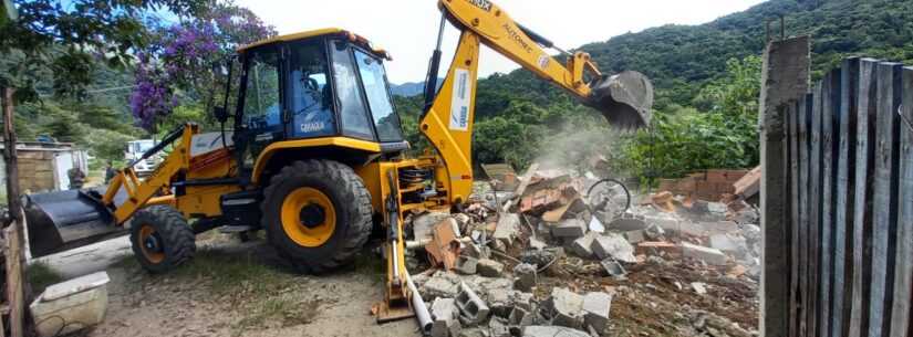 Prefeitura de Caraguatatuba impede construção irregular em área de preservação