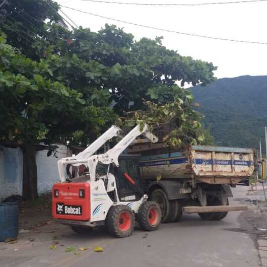 Prefeitura de Caraguatatuba executa Bota Fora e limpeza do Rio Gracuí na Região Norte