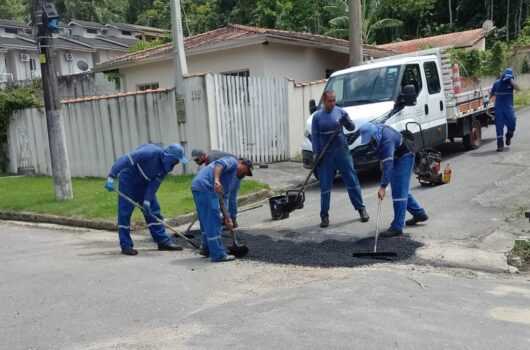 Prefeitura de Caraguatatuba realiza em fevereiro Operação Tapa Buracos em 23 bairros Prefeitura de Caraguatatuba realiza em fevereiro Operação Tapa Buracos em 23 bairros