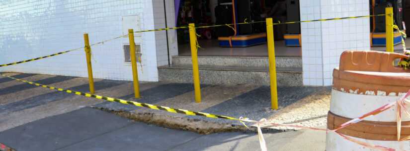 Obras da calçada acessível continuam na região central de Caraguatatuba