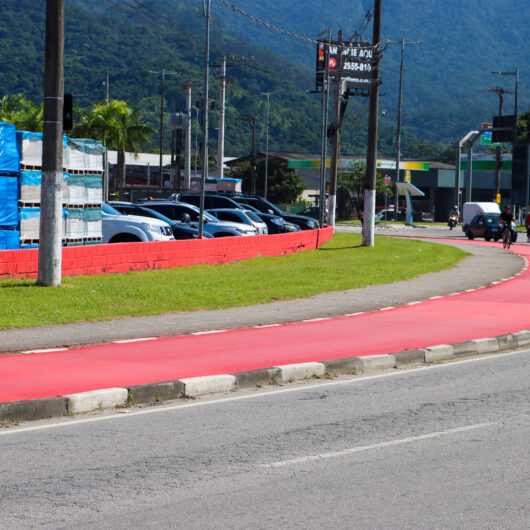 Prefeitura inicia sinalização horizontal nas obras de reforma e revitalização da 1ª fase da nova ciclovia