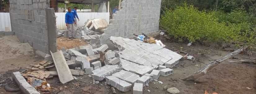 Prefeitura realiza demolição de obra construída irregularmente em área de APP