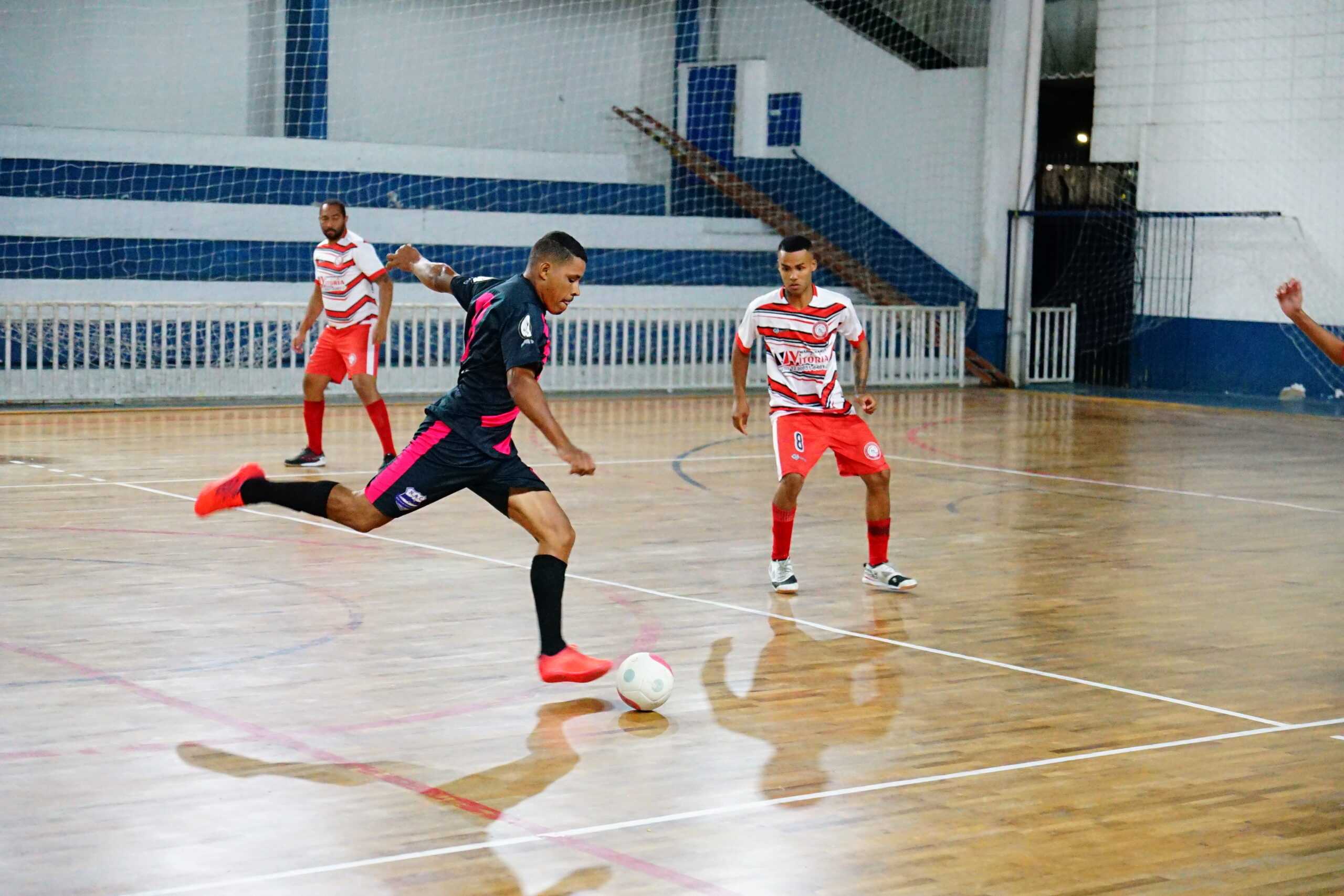 Torneio de Aniversário de Futebol de Campo: Equipes conquistam últimas  vagas das Oitavas de Final – Prefeitura de Caraguatatuba