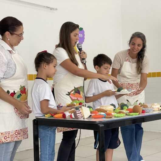 Projeto Caraguá Saudável encanta crianças e ensina boa alimentação com bom humor Projeto Caraguá Saudável encanta crianças e ensina boa alimentação com bom humor