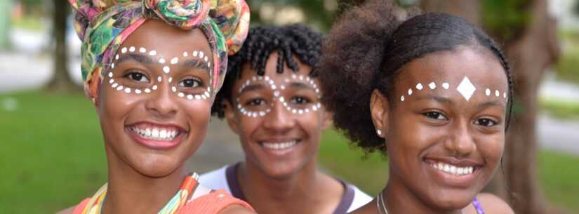 Eleitos do Projeto Negritude Caiçara realizam ensaio fotográfico