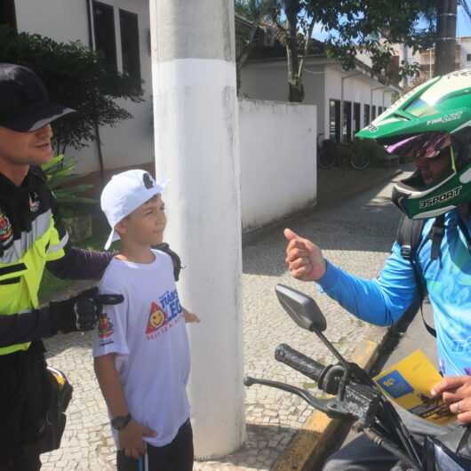 Blitz Educativa leva crianças da rede municipal para conhecer na prática regras de trânsito