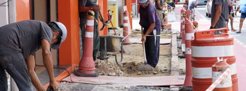 Prefeitura de Caraguatatuba continua com obras da Calçada Acessível na região central