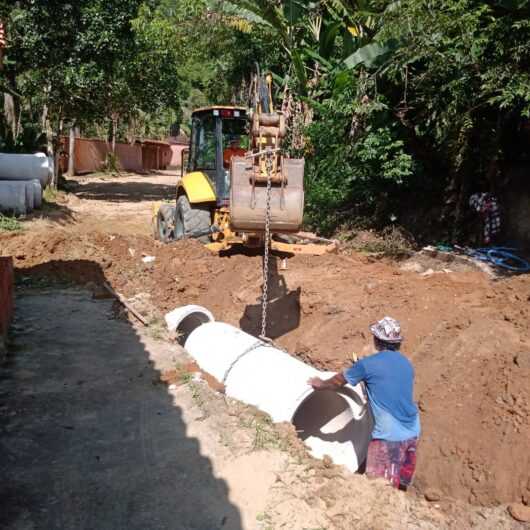 Prefeitura realiza instalação de novos tubos no Alto do Jetuba e Tinga para melhorar escoamento das águas pluviais