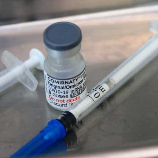 Caraguatatuba inicia vacinação da bivalente contra Covid-19 para maiores de 18 anos