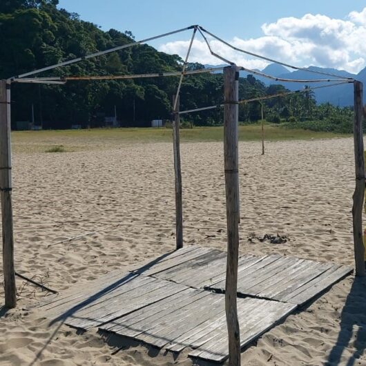 Prefeitura retira instalações fixas nas praias da Cocanha e Tabatinga