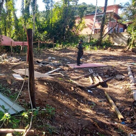 Prefeitura de Caraguatatuba fecha o cerco contra obras irregulares e desmatamento no Massaguaçu