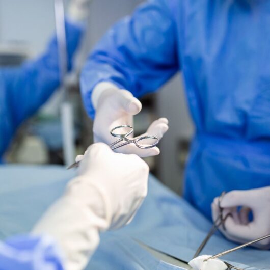 Hospital Regional em Caraguatatuba passa a oferecer procedimento de prótese reversa de ombro