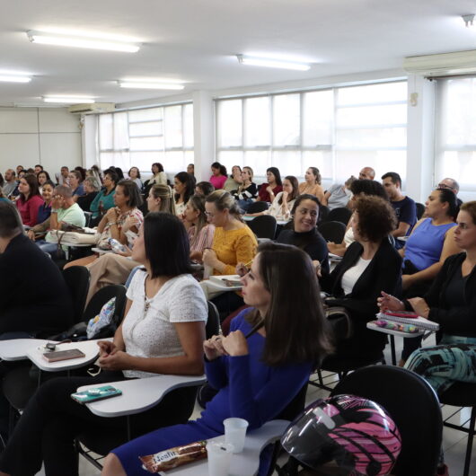 Programa de desenvolvimento socioemocional é apresentado aos coordenadores da rede municipal de Caraguatatuba