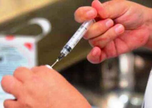 Profissionais de Educação e adolescentes de 15 a 19 anos podem se vacinar contra Meningite C a partir de segunda-feira