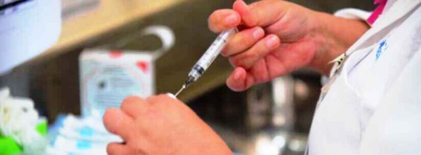 Profissionais de Educação e adolescentes de 15 a 19 anos podem se vacinar contra Meningite C a partir de segunda-feira