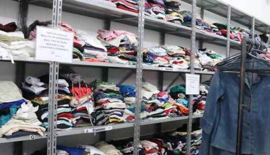 Fundo Social de Caraguatatuba repassa mais de 8 mil peças de roupas e atende 289 famílias no 1º quadrimestre