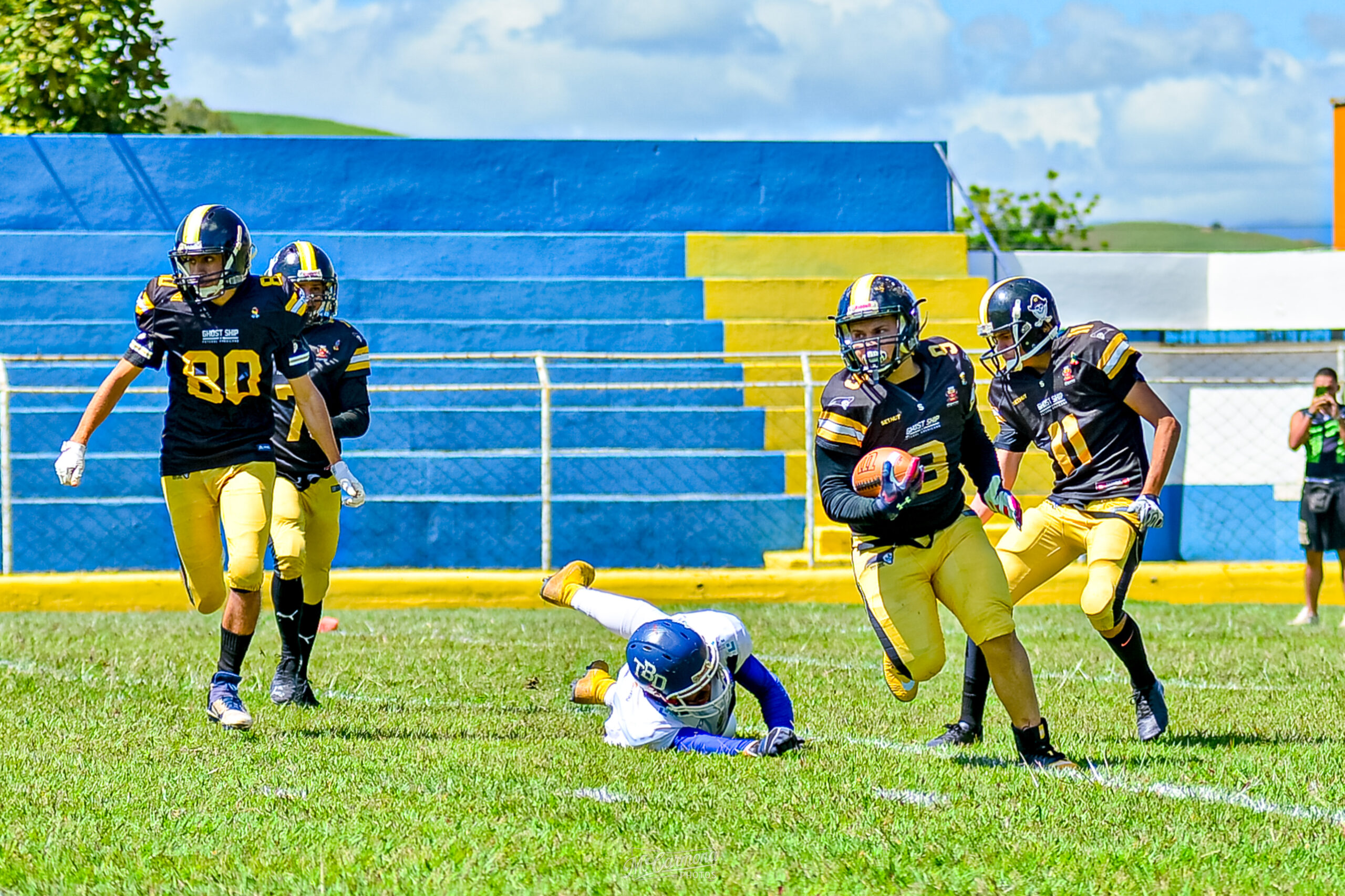 Time de futebol americano de Caraguatatuba vence partida em São