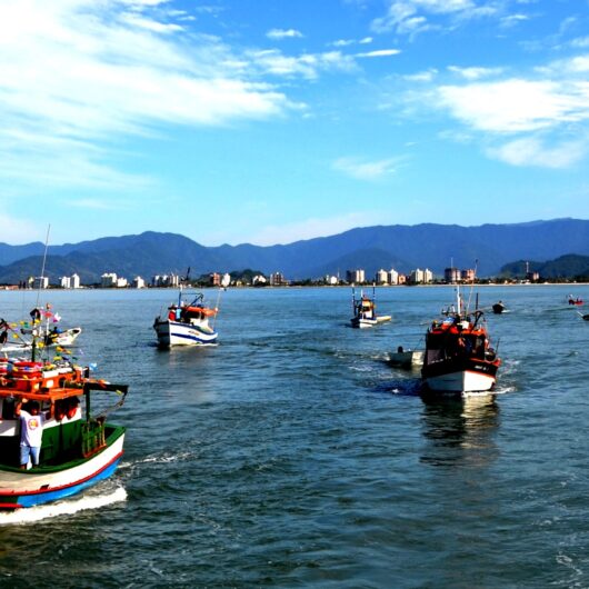 Cerimônia ‘Barcos ao Mar’ marca fim do defeso do camarão e homenageia pescador