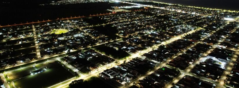 Prefeito realiza entrega de iluminação e destaca investimentos no Balneário Golfinhos