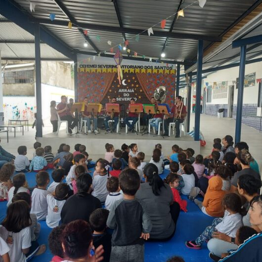 Alunos de escola do Gaivotas desenvolvem musicalidade e recebem apresentação da Banda Municipal