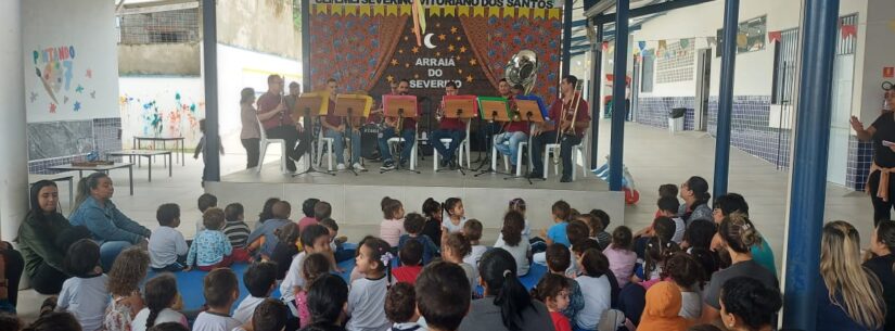 Alunos de escola do Gaivotas desenvolvem musicalidade e recebem apresentação da Banda Municipal