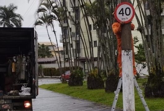 Secretaria de Mobilidade Urbana instala novas placas de limite de velocidade e realiza pintura de solo