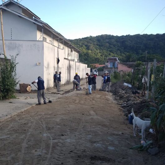 Avenida Perimetral, na Massaguaçu, é pavimentada com bloquetes