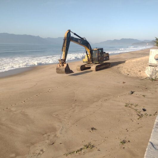 Prefeitura trabalha na desobstrução de galerias de drenagem na orla marítima da região Norte