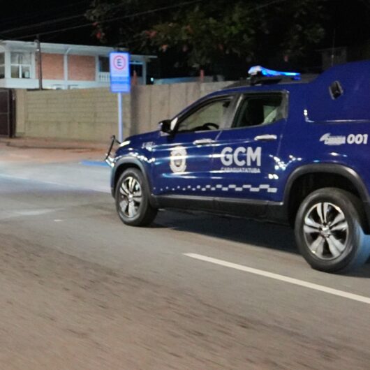 GCM de Caraguatatuba faz ação preventiva na porta de escolas