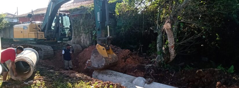 Prefeitura dobra captação para escoamento de águas pluviais no bairro Aruan