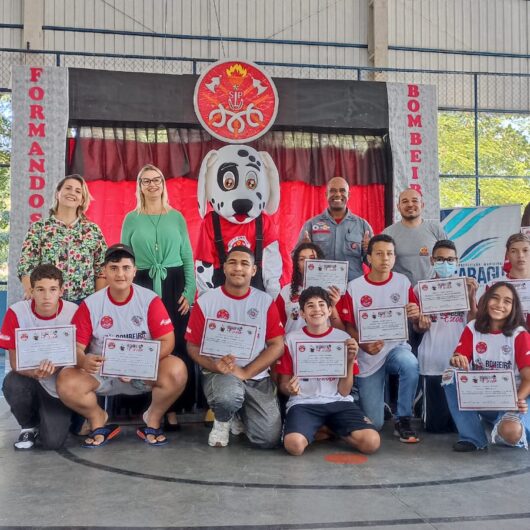 Prefeitura de Caraguatatuba celebra formatura de alunos do Programa Bombeiro na Escola